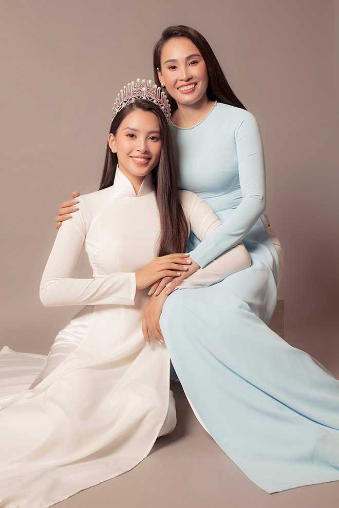 “Bật mí” món quà bất ngờ Hoa hậu Tiểu Vy dành tặng mẹ nhân dịp 20.10 - 1