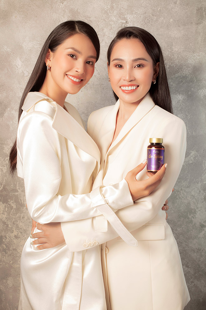 “Bật mí” món quà bất ngờ Hoa hậu Tiểu Vy dành tặng mẹ nhân dịp 20.10 - 3