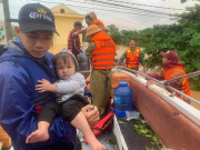 Tin tức - Lũ dâng đột ngột: Tiếng kêu cứu thất thanh trên nóc nhà của ông bố, bà mẹ mới sinh con