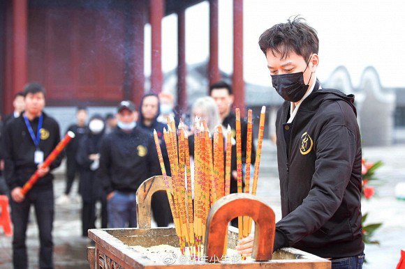 Ngôi sao 24/7: Vợ được khen là nữ thần nhưng chồng Triệu Lệ Dĩnh bị chê ông chú hom hem - 1