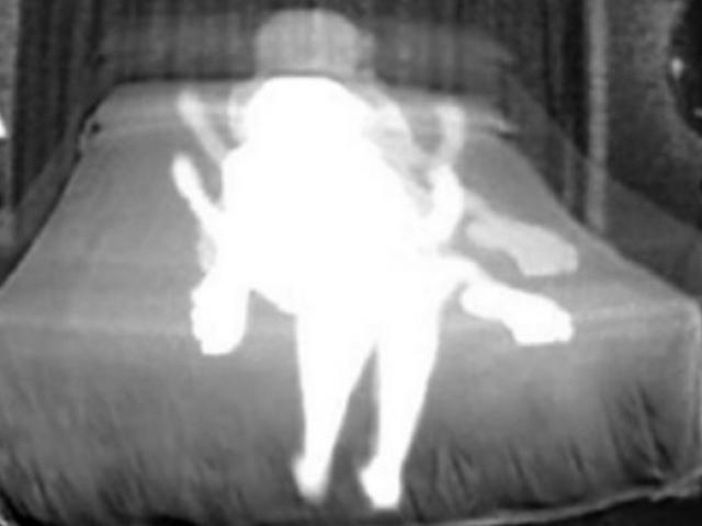 Lắp camera trong nhà để quay ma, chồng phát hiện hình ảnh động trời về vợ và con trai riêng