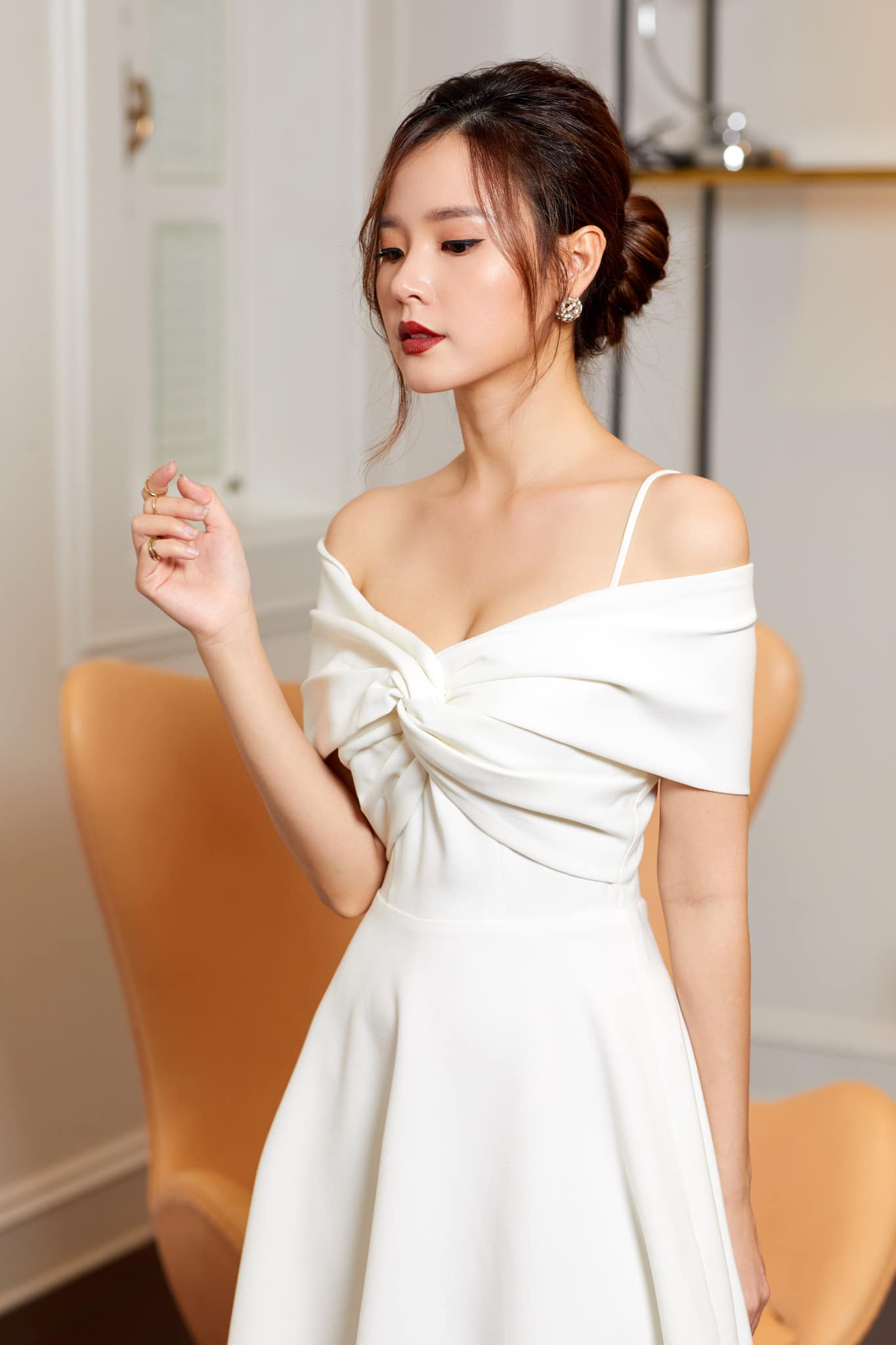 Chuộng style khoe ngực, Midu và tình địch hotgirl khác một trời một vực: người nhẹ nhàng, người bốc lửa - 1