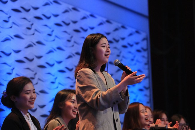 Lê Hoàng gây sốc: Tranh cãi với khán giả 20 tuổi, mỉa mai amp;#34;em là mồi ngon của đàn ôngamp;#34; - 3