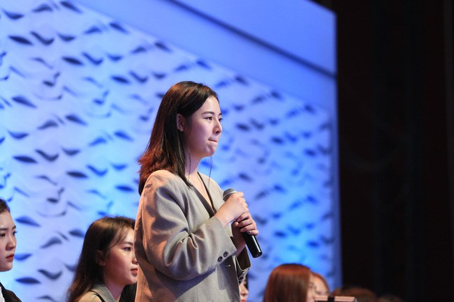 Lê Hoàng gây sốc: Tranh cãi với khán giả 20 tuổi, mỉa mai amp;#34;em là mồi ngon của đàn ôngamp;#34; - 2