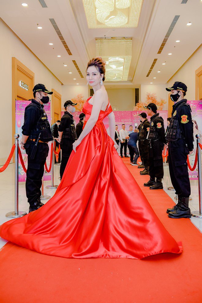 Lý Nhã Kỳ, Hoa hậu Kỳ Duyên, Á hậu Thúy Anh rạng rỡ amp;#34;đọ sắcamp;#34; tại sự kiện - 4