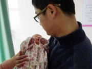 Bà bầu - Thấy con cô hàng xóm ngày càng giống mình, chàng trai căm hận khi lén đi xét nghiệm ADN