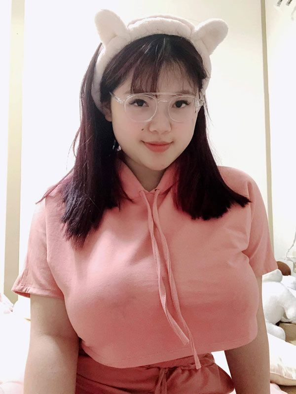 Ngực to đến 110cm hot girl Hải Dương tự tin khoe mặc nội y size XL - 1