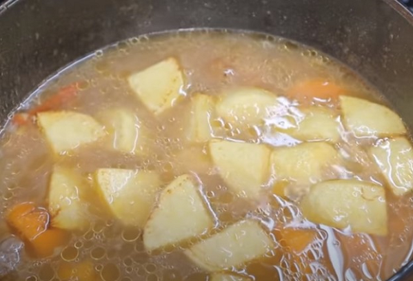 Cách làm bò hầm khoai tây cà rốt mềm ngon ai cũng thích - 8