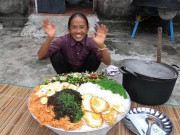 Tin tức - Làm đĩa mỳ trộn "siêu to khổng lồ", bà Tân Vlog gây tranh cãi bởi chi tiết đáng ngờ