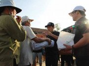 Clip Eva - Trường Giang, Nhã Phương trao quà ở Quảng Bình