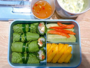 Mâm cơm HOT MXH - 9X mang cơm đi làm quá ngon, đồng nghiệp 10/10 người đòi 