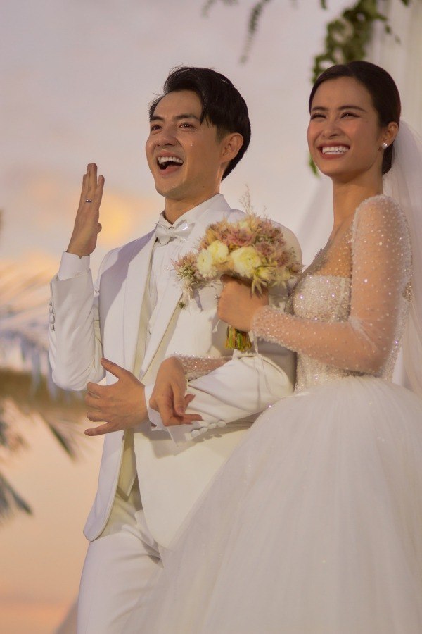 Chuyện dở khóc dở cười trong đám cưới sao Việt: Thủy Tiên bị ăn trộm, Lâm Khánh Chi thảm hơn - 11