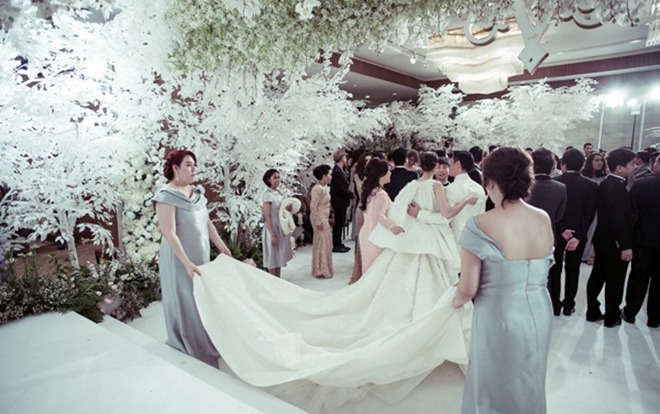 Gia thế amp;#34;khủngamp;#34;, độ giàu có hơn người của chồng mỹ nhân đẹp nhất Thái Lan - 7