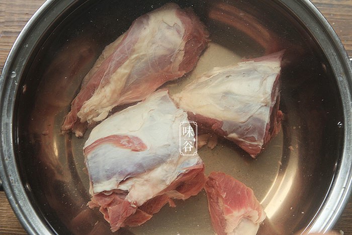Sai lầm khi hầm thịt bò khiến thịt dai, có mùi tanh, 3 bước sau mới là cách làm đúng - 3