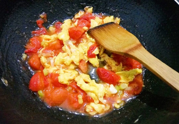 Làm trứng chưng cà chua, hầu như ai cũng bỏ quên 2 nguyên liệu nên món ăn không ngon - 4