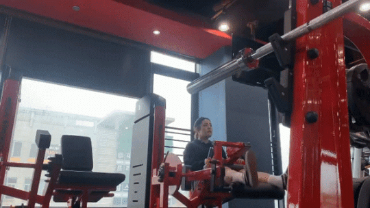 Thánh ăn Hàn Quốc từng nặng 130kg nay đã khác, vòng 2 phẳng lì, đôi chân giống hệt Miu Lê - 20