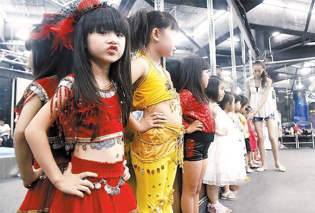 Cô bé 6 tuổi thành Hoa hậu nhí Thái Lan, giờ nhìn ảnh đời thường ai cũng suy nghĩ lại - 10