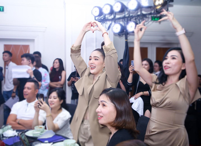 Noo Phước Thịnh đẹp mộng mị như nam thần, hát hit triệu view - 5