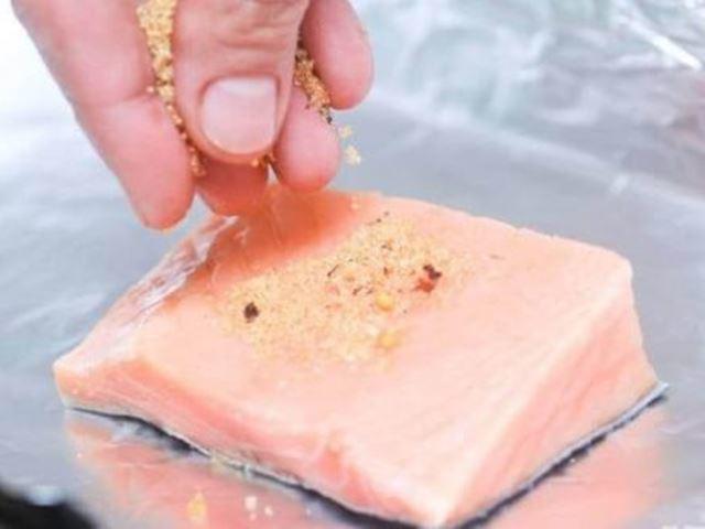 Cách nấu cháo cá hồi bí đỏ cho bé ăn dặm cực bổ dưỡng - 4