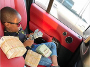 Tin tức - Cha con đại gia thích khoe "núi tiền" trên mạng xã hội