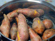 Bếp Eva - Hấp khoai lang đừng cho thẳng vào nồi, thêm bước nữa khoai ngon ngọt hơn nhiều