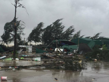 Bão số 9 đang tàn phá khủng khiếp ở miền Trung, lại lo tiếp bão số 10