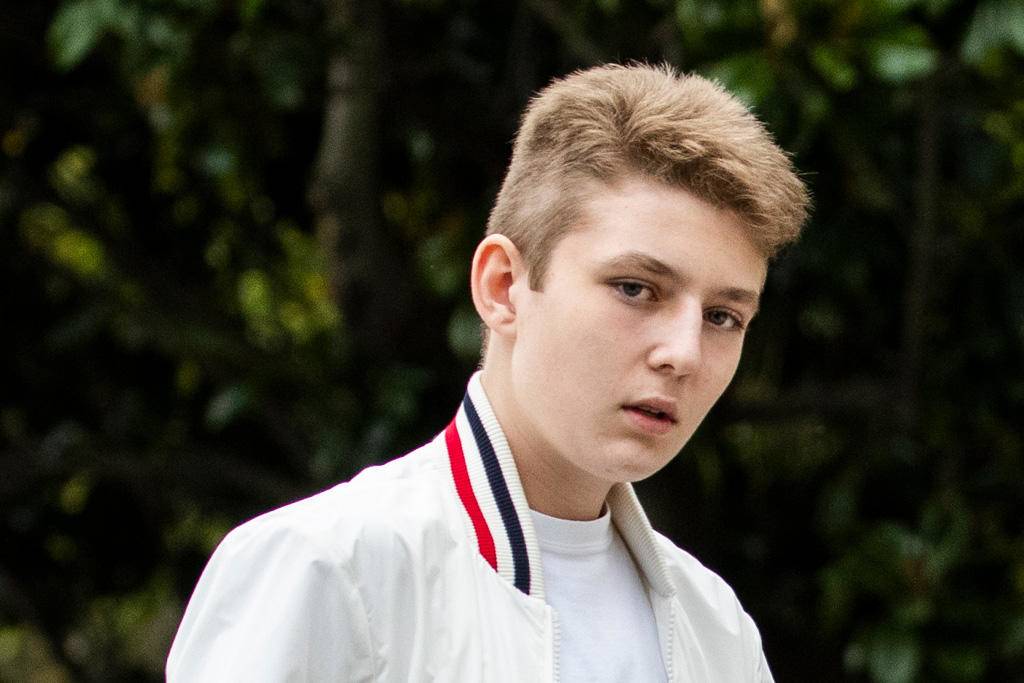 amp;#34;Hoàng tử Nhà Trắngamp;#34; Barron Trump gây bão với chiều cao hơn 2m, 14 tuổi trổ mã tài tử - 9