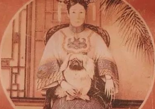 Từ Hy Thái hậu và chú chó Bắc Kinh