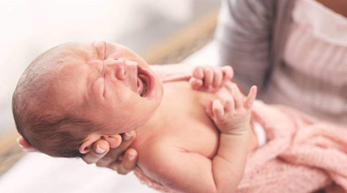 Em bé vừa lọt lòng đã biết cười với mẹ, ngay lập tức bị bác sĩ tát - 3