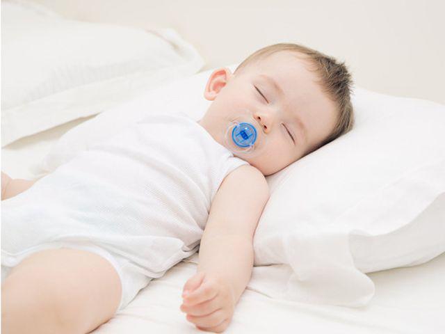 4 tư thế ngủ của trẻ không chỉ nguy hiểm mà còn ngầm báo sức khỏe đang có vấn đề - 5