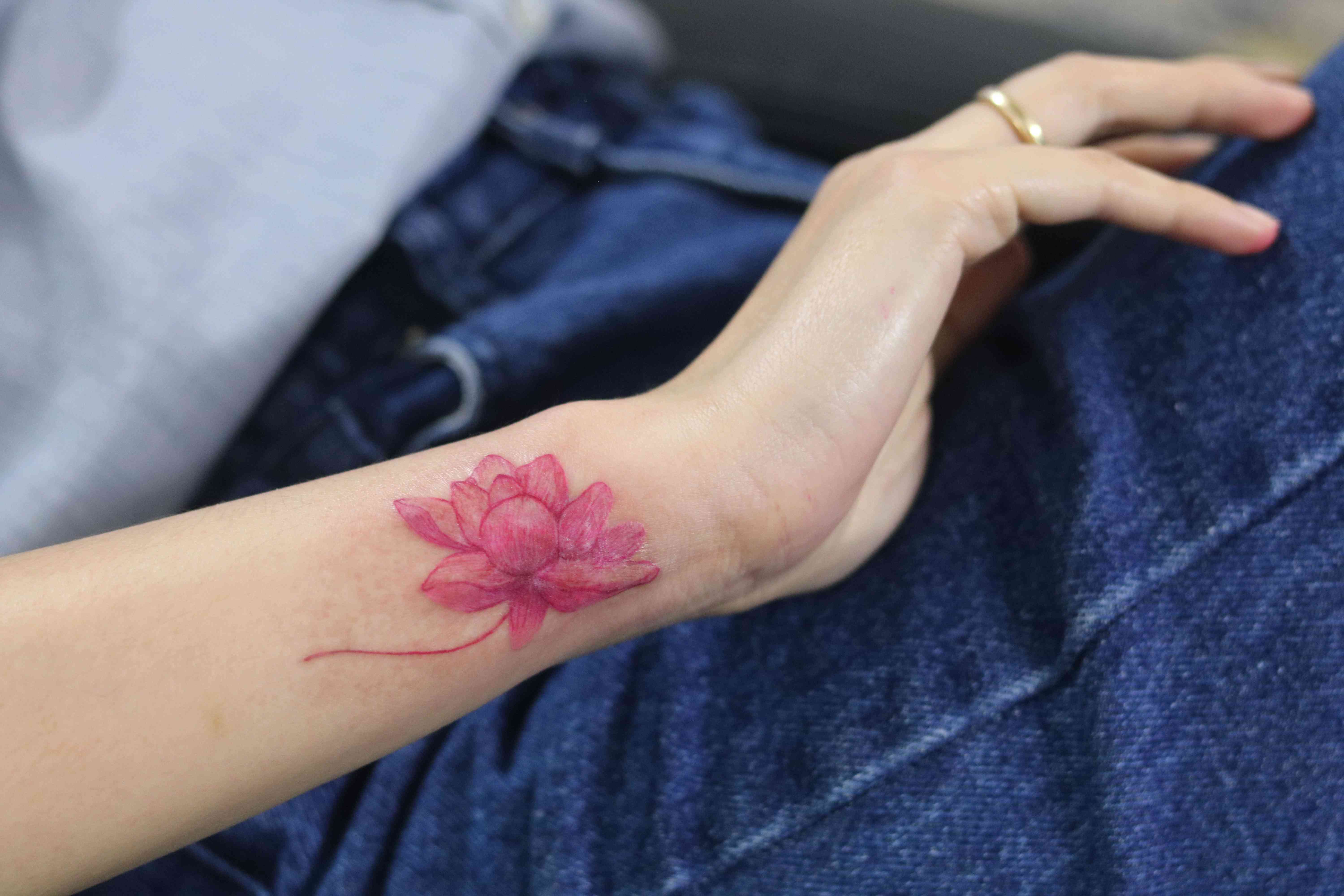 Hình xăm che sẹo nhẹ nhàng, hình xăm che sẹo mổ dọc , mổ ngang và hàng ngàn  mẫu xăm khác | Tattoos, Flower tattoo, Tatting