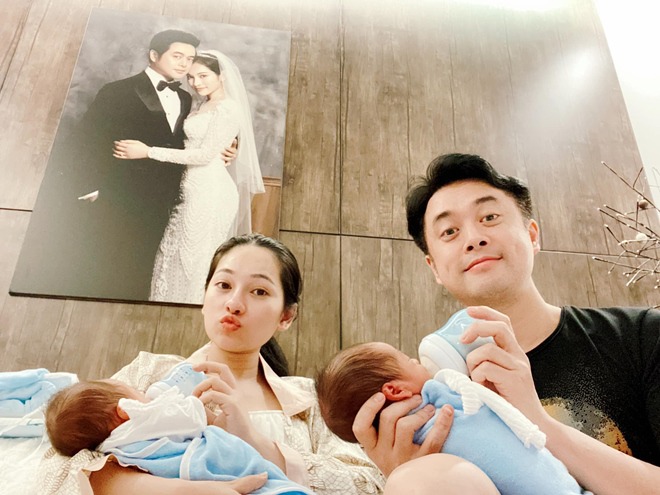 U40 làm bố với vợ kém 13 tuổi, Dương Khắc Linh chăm cặp song sinh, hôn vết rạn của vợ - 9