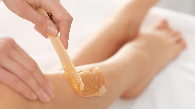 Đi thẩm mỹ viện tẩy lông chân, người phụ nữ tá hỏa khi chân nổi hàng trăm mụn mủ - 2