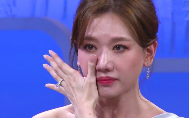 Hari Won nức nở nói cổ tử cung bị ngắn, mẹ ruột an ủi làm ai cũng nghẹn lòng - 1