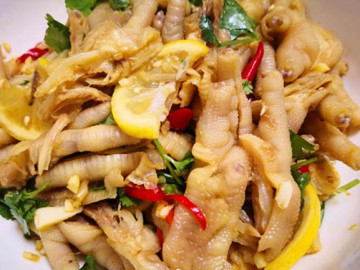 Cuối tuần nhạt miệng, vợ làm chân gà chua cay, ông xã gọi ngay bạn đến nhâm nhi