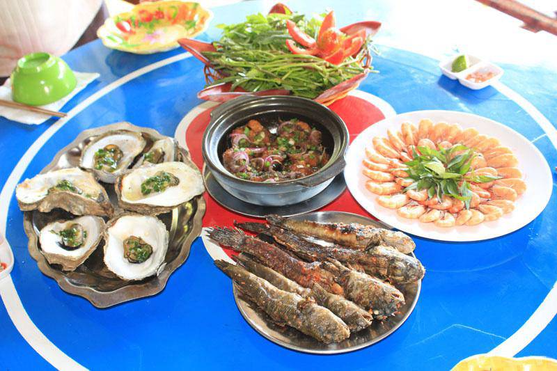 Dân phố về Cà Mau bắt loài cá kỳ lạ nhất hành tinh, mắt to thô lố, biết leo cây - 3