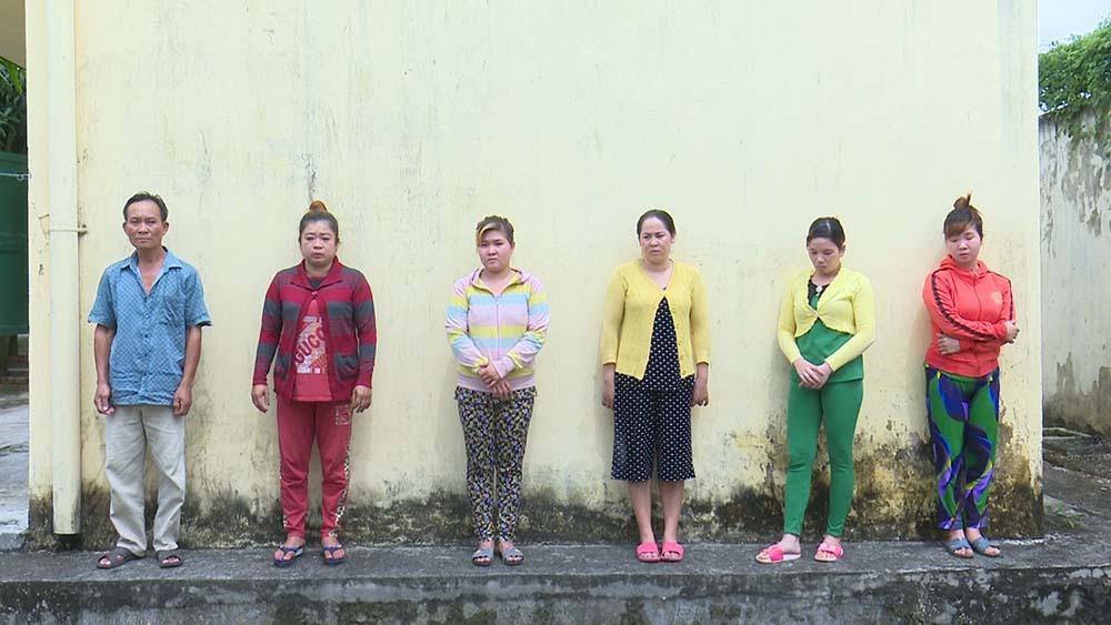 Cô gái 21 tuổi bị bố mẹ của nhân tình tổ chức đánh ghen, nhốt trong quán karaoke - 1