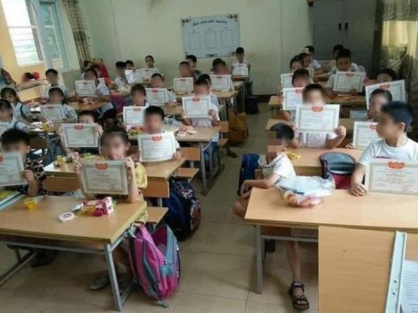 Lời của người mẹ có con xếp hạng cuối lớp làm cô giáo phải xin lỗi