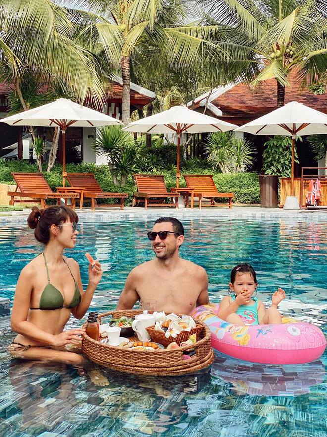 Sao Việt 24h: Con gái siêu mẫu Hà Anh khôn trước tuổi, amp;#34;nắn gânamp;#34; cả mẹ và cô bảo mẫu - 4