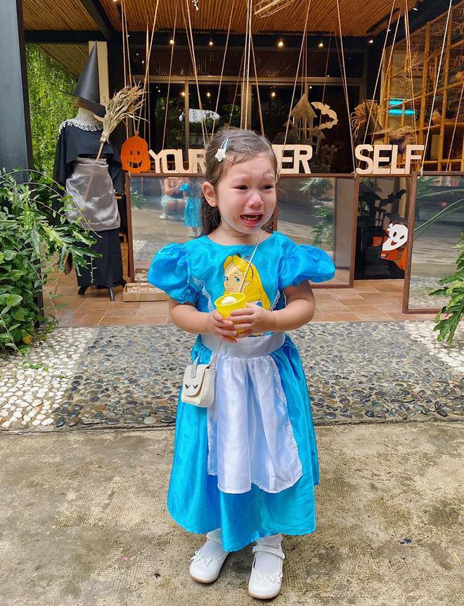 Sao Việt 24h: Con gái siêu mẫu Hà Anh khôn trước tuổi, amp;#34;nắn gânamp;#34; cả mẹ và cô bảo mẫu - 2