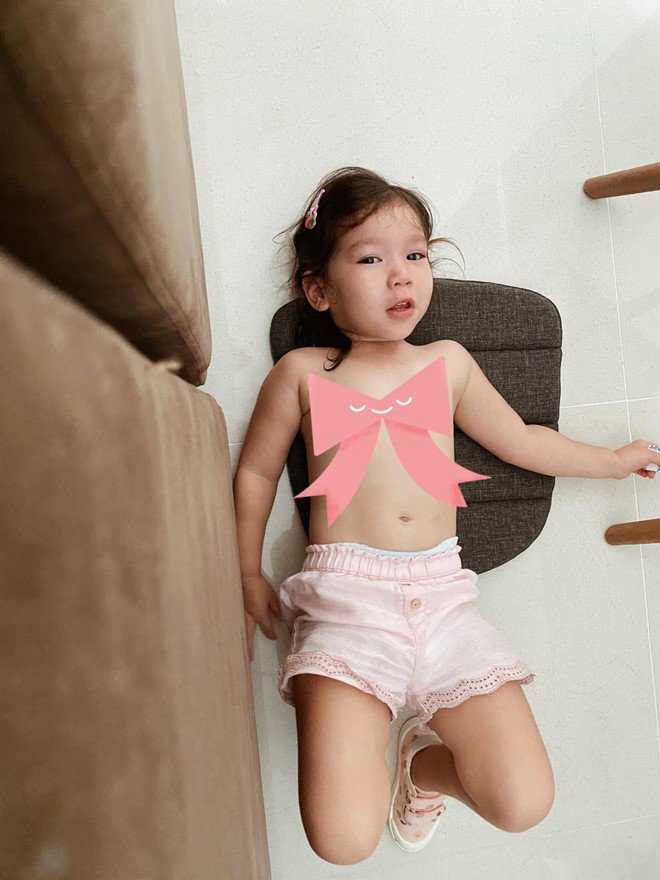 Sao Việt 24h: Con gái siêu mẫu Hà Anh khôn trước tuổi, amp;#34;nắn gânamp;#34; cả mẹ và cô bảo mẫu - 1