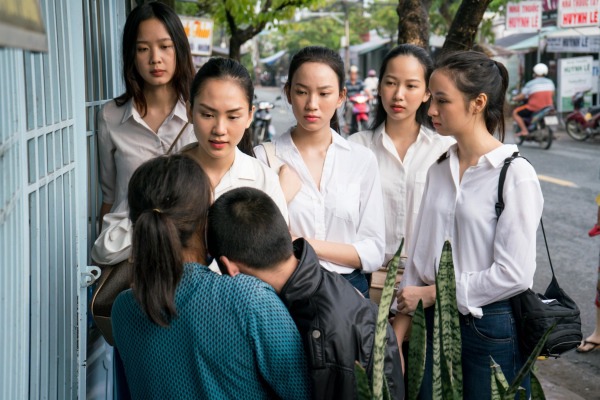 Để mặt mộc đi làm từ thiện, liệu dàn thí sinh Hoa hậu Việt Nam còn lung linh hay không? - 3