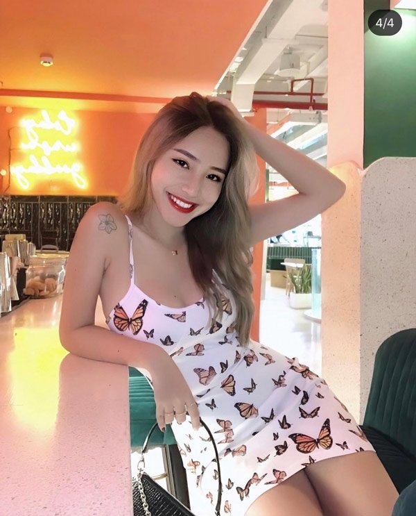 Hồi hộp trước vòng một chực trào khỏi chiếc áo nhỏ xíu của hot girl 2K - 1