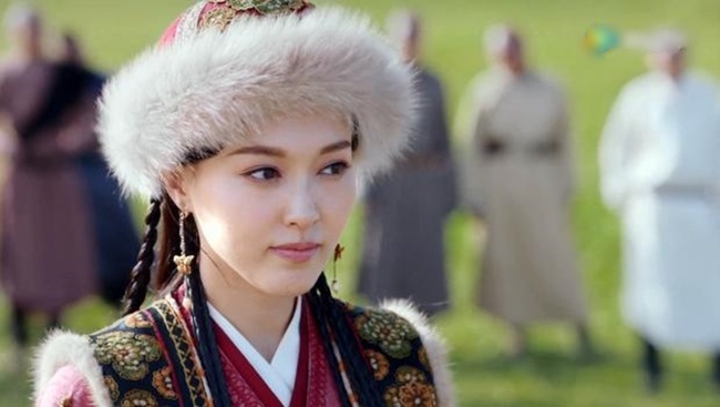 amp;#34;Nữ thần Kim Ưng già nhất lịch sửamp;#34;: Lợi dụng con gái quảng bá phim, lộ sạn dùng thế thân - 3