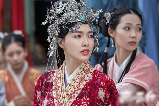 amp;#34;Nữ thần Kim Ưng già nhất lịch sửamp;#34;: Lợi dụng con gái quảng bá phim, lộ sạn dùng thế thân - 10