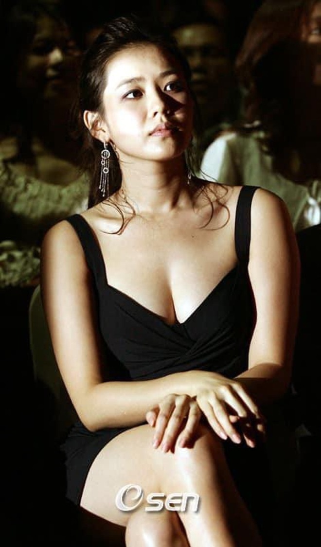 Thường amp;#34;kín cổng cao tườngamp;#34;, Son Ye Jin bị amp;#34;đào mộamp;#34; ảnh cũ, vòng 1 bức tử - 2