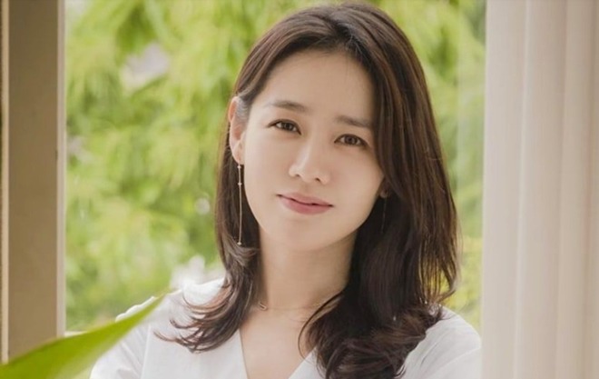 Thường amp;#34;kín cổng cao tườngamp;#34;, Son Ye Jin bị amp;#34;đào mộamp;#34; ảnh cũ, vòng 1 bức tử - 4