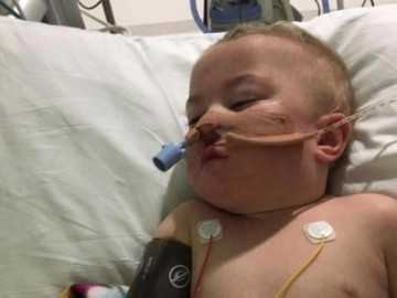 Bé gái hôn mê sâu, bất ngờ tỉnh dậy nhờ hành động đùa nghịch khó hiểu của chị gái