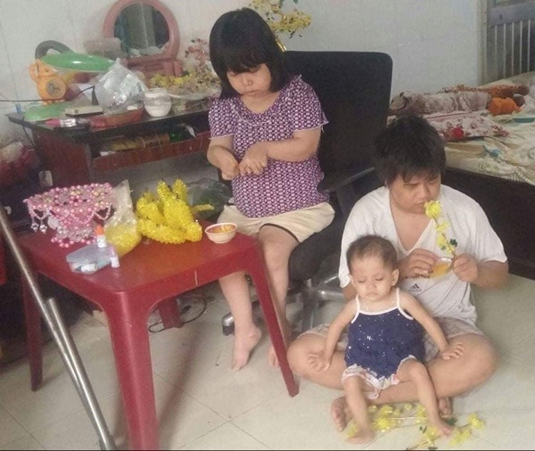 Lấy chàng mù, 8X Tây Ninh ngủ cùng 5 năm mới bầu, sinh ra con mang gen bệnh giống cha - 8