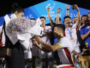 Giải trí - Sao Việt 24h: Chia sẻ bất ngờ của vợ Bùi Tiến Dũng sau màn cầu hôn chấn động tối qua